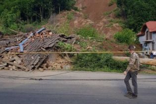 На Закарпатье оползень разрушил жилые дома