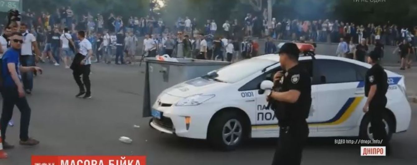 Полиция квалифицировала драку с фанатами в Днепре как насилие над правоохранителями