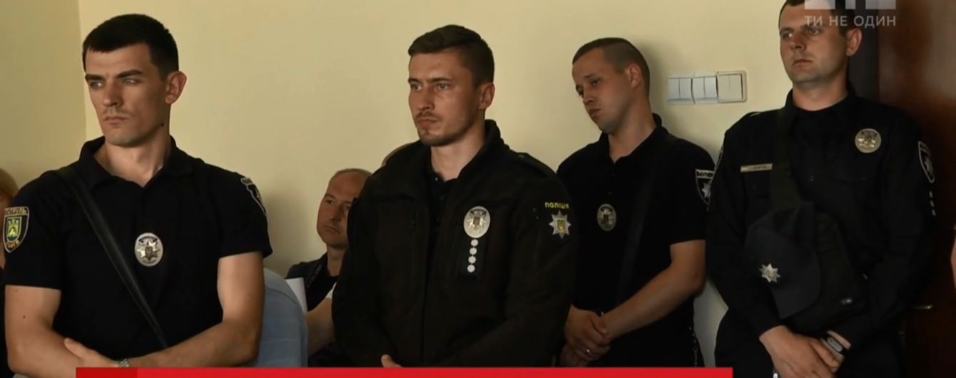 Задихнувся канабісом: відсторонені львівські патрульні заперечують провину в смерті затримуваного