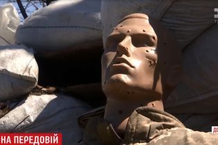 Манекен "Петро" пошив у дурні російських снайперів на передовій біля Маріуполя