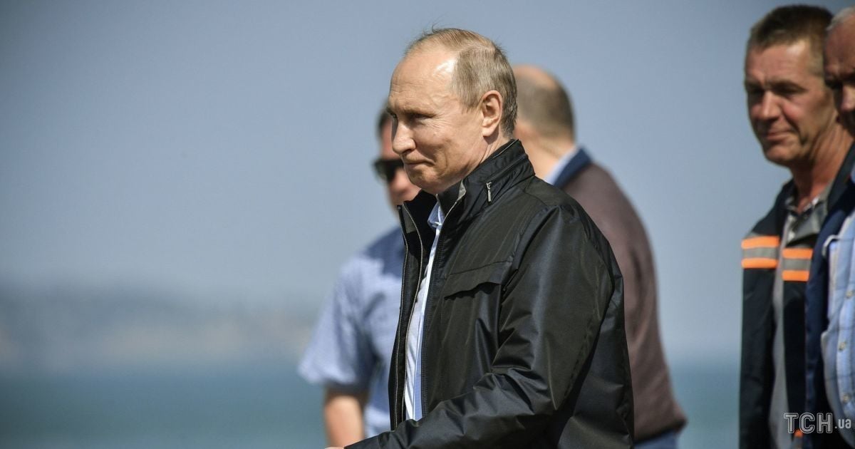Десятки Камазов и Путин-дальнобойщик. Как открывали мост в оккупированный Крым