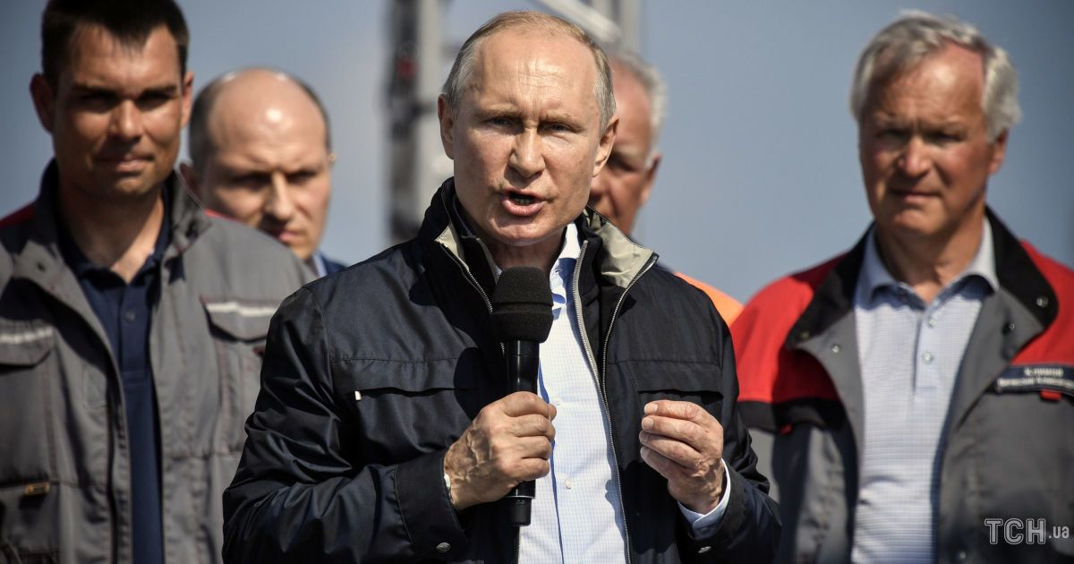 Десятки Камазов и Путин-дальнобойщик. Как открывали мост в оккупированный Крым