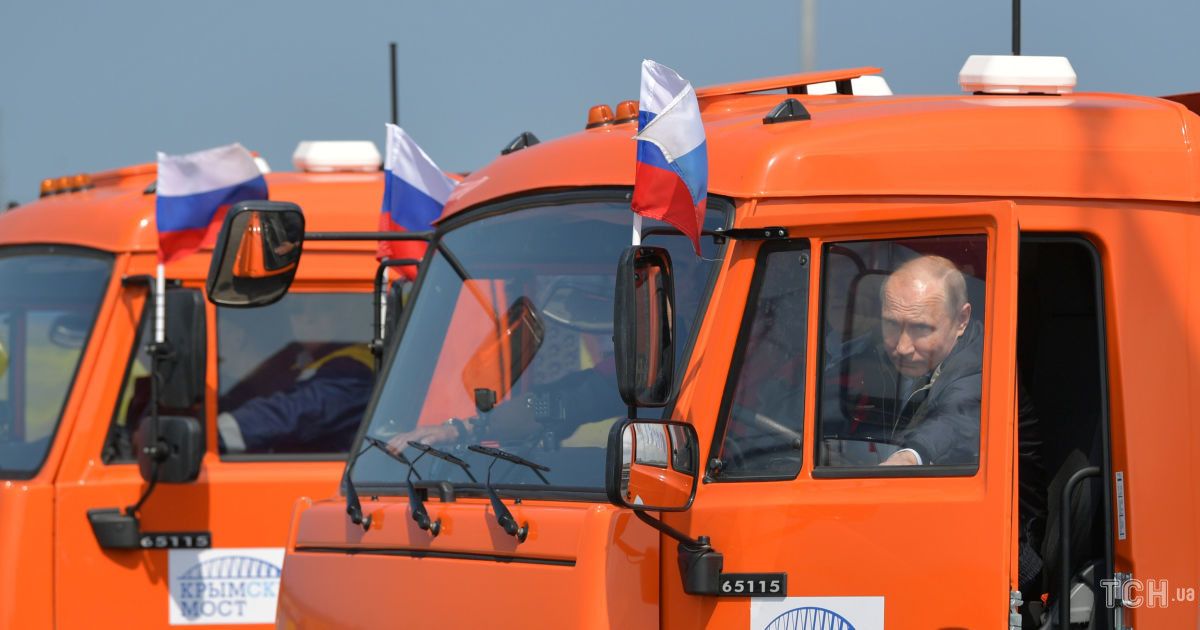 Десятки Камазов и Путин-дальнобойщик. Как открывали мост в оккупированный Крым