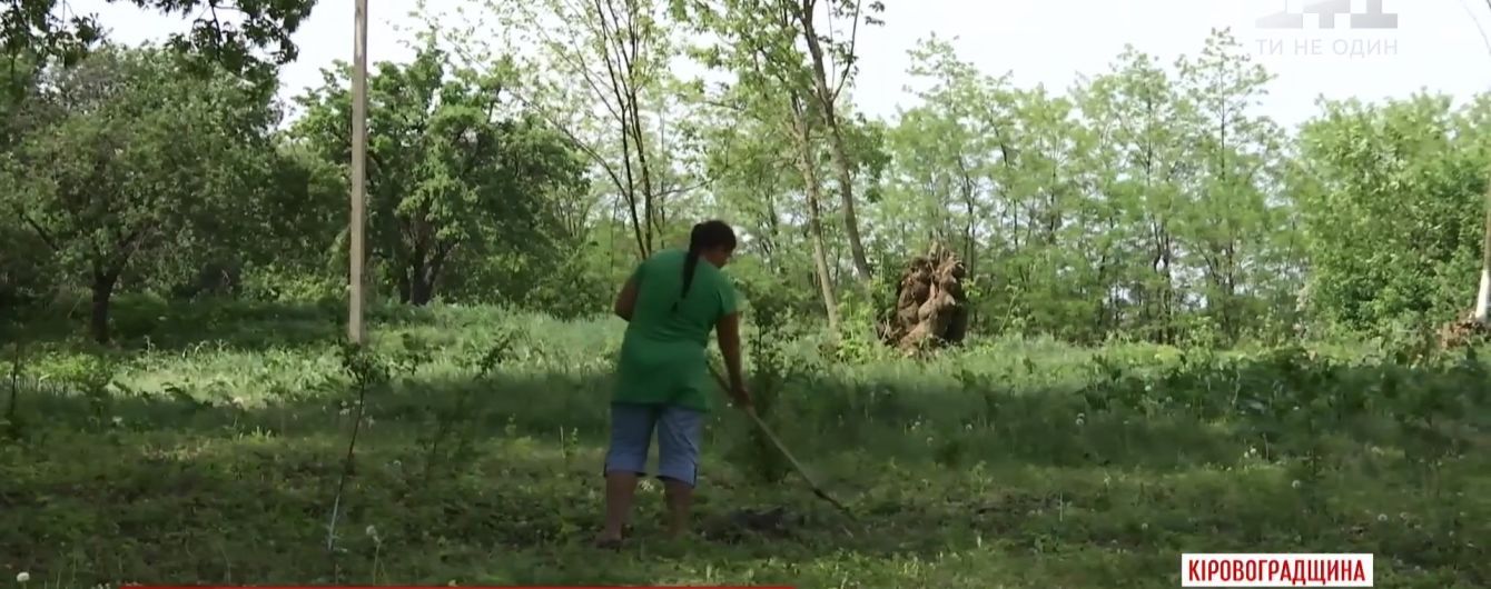На Кіровоградщині жінка може 13 років відпрацьовувати 130-тисячний борг з аліментів