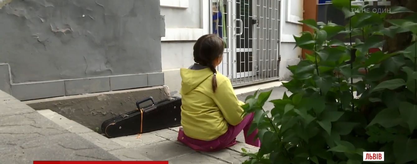 У Львові продавчиню звинуватили в побитті 8-річної дитини через викинуте сміття