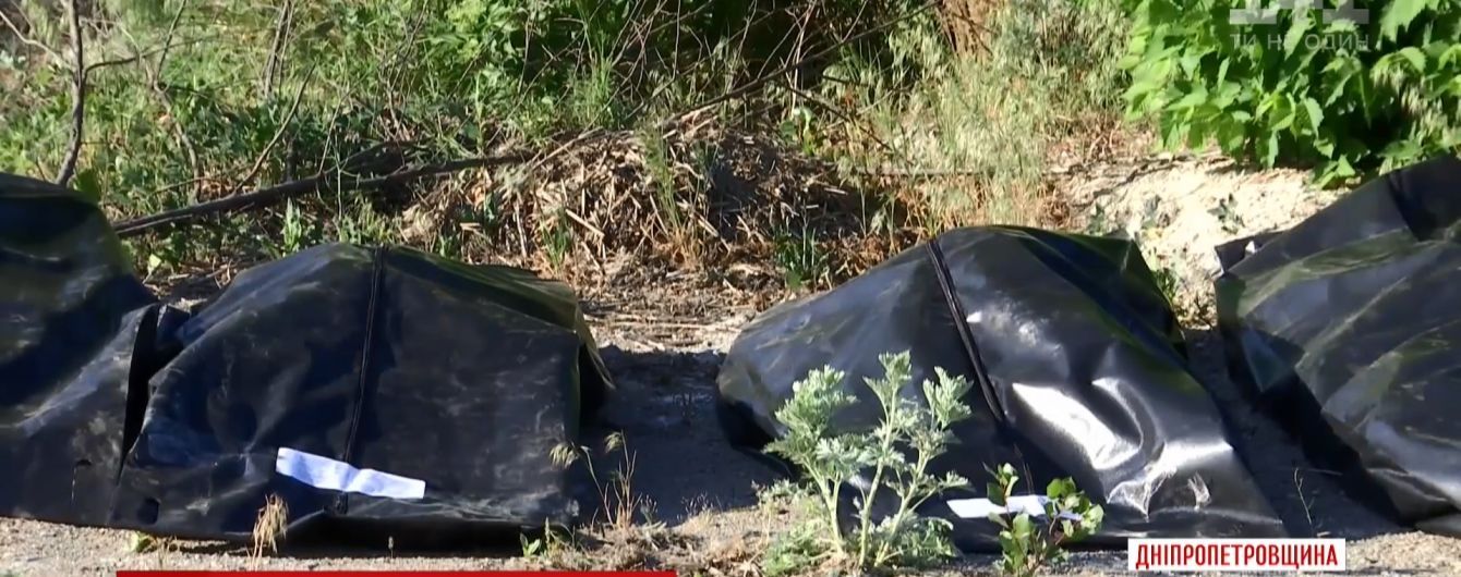 У поліції розповіли, хто відповість за забуті на скотомогильнику речі загиблих героїв "Іловайського котла"