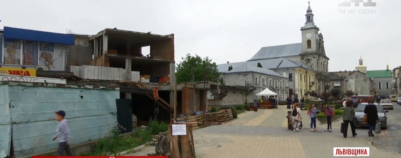 "Давайте поставимо ваги": підприємець-винуватець скандалу не вірить у голодування мера міста на Львівщині