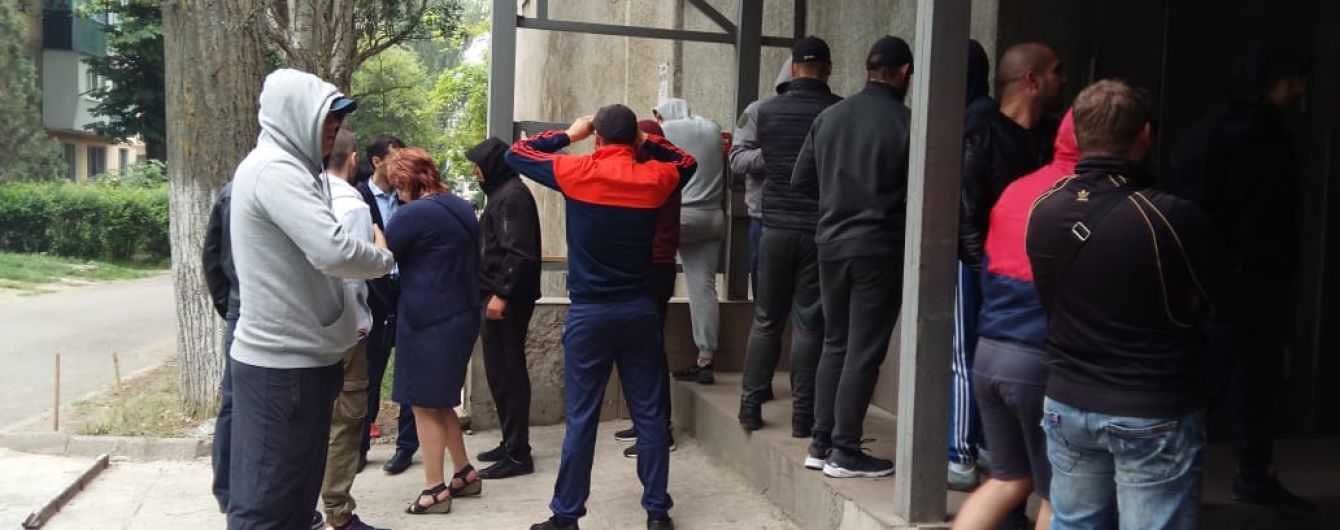 В Одессе во время "решения хозяйственных проблем" задержали два десятка "титушек"