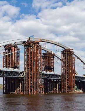 Как в Киеве возводят мост-долгострой через Днепр. Фото грандиозного строения