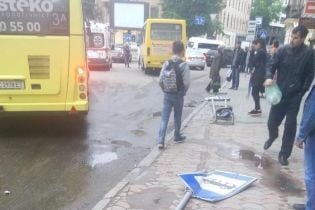 Во Львове водитель маршрутки потерял сознание во время движения
