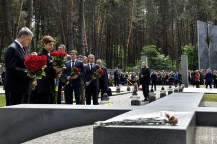 Вихід із зони тяжіння Російської імперії. Порошенко вшанував жертв політичних репресій