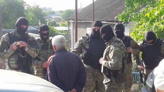 Працівники російської ФСБ проводять обшуки в кримських татар