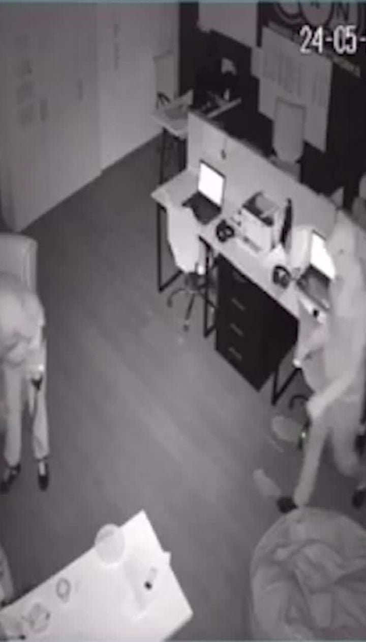 У Києві зловмисники у масках пограбували 15 офісів у бізнес-центрі