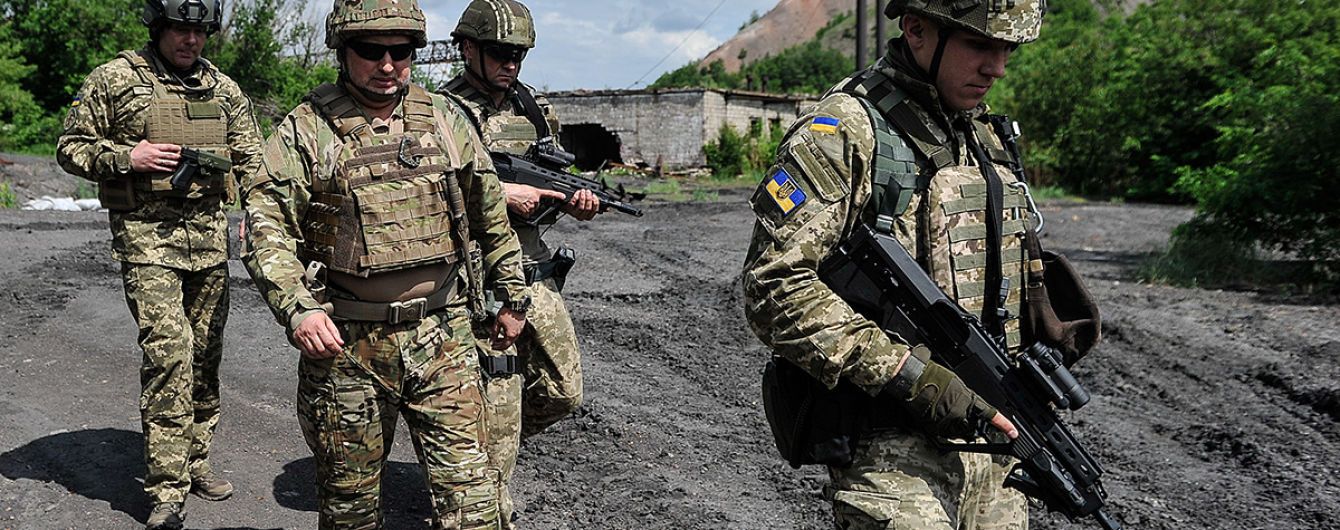 Турчинов на позициях под Горловкой заявил о скоплении войск РФ у границы