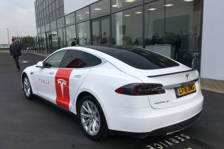 Model S превратили в диагностическую кофе-машину для мобильного сервиса