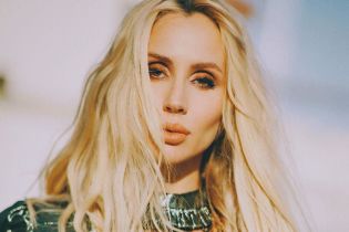 Дважды мама: Loboda показала первое фото крошечной дочери