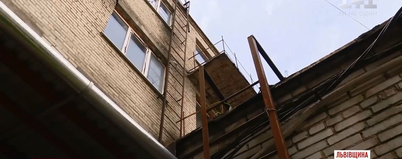 Подробности смертельного селфи на Львовщине: погубить подростка могла мокрая после дождя кровля