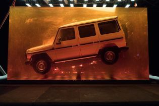 Mercedes показал, как увековечил G-Class в янтаре