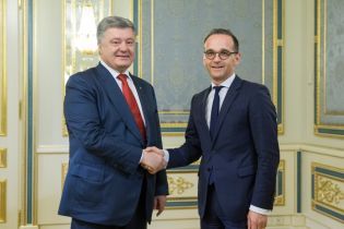 Действия РФ и освобождения заложников: о чем говорили Порошенко и министр иностранных дел Германии
