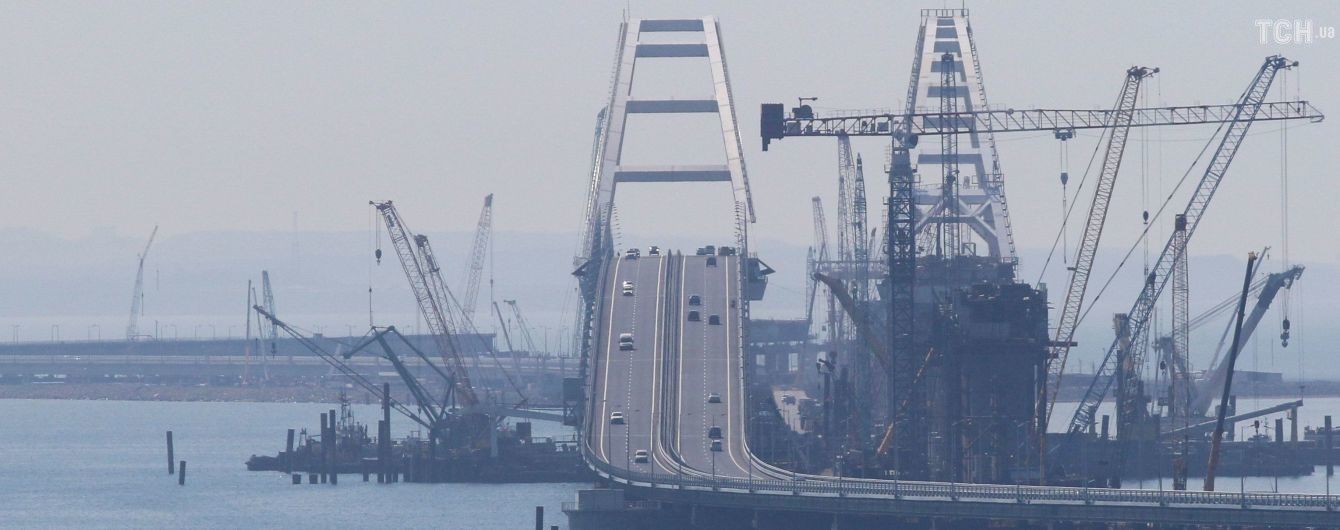 На Кримському мосту сталася перша ДТП