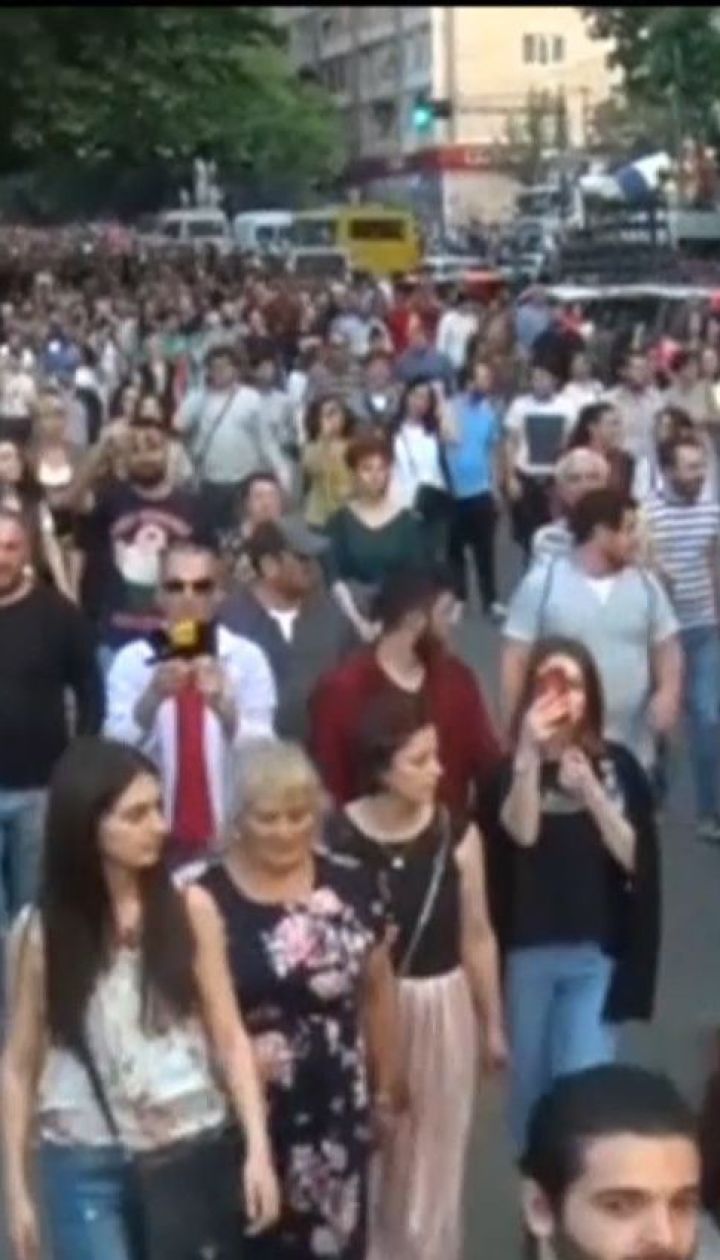 Тисячі активістів у Грузії вимагають покарати вбивць 16-річного Давида Саралідзе