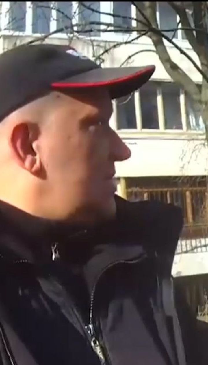 Дніпровський суд Києва півроку розглядає справу щодо побиття патрульним киянина