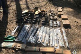 На Луганщині виявили великий схрон зі зброєю та боєприпасами