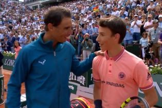 Первая ракетка мира Надаль исполнил давнюю мечту болбоя после матча на Roland Garros