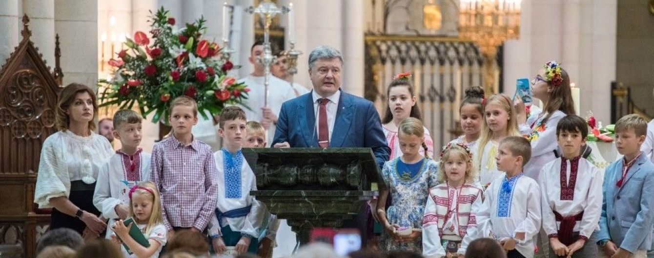 Порошенко назвал возможную дату провозглашения автокефалии Украинской церкви