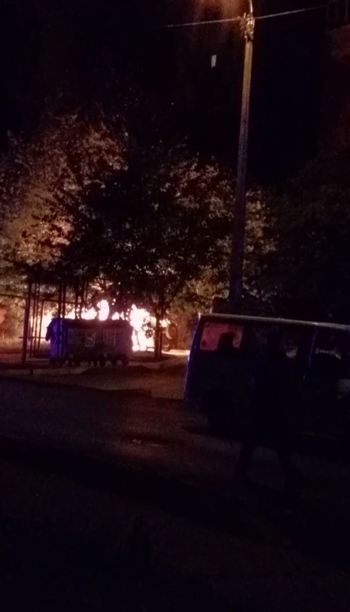 Вночі у Рівному спалили авто екс-керівника "Правого сектору"