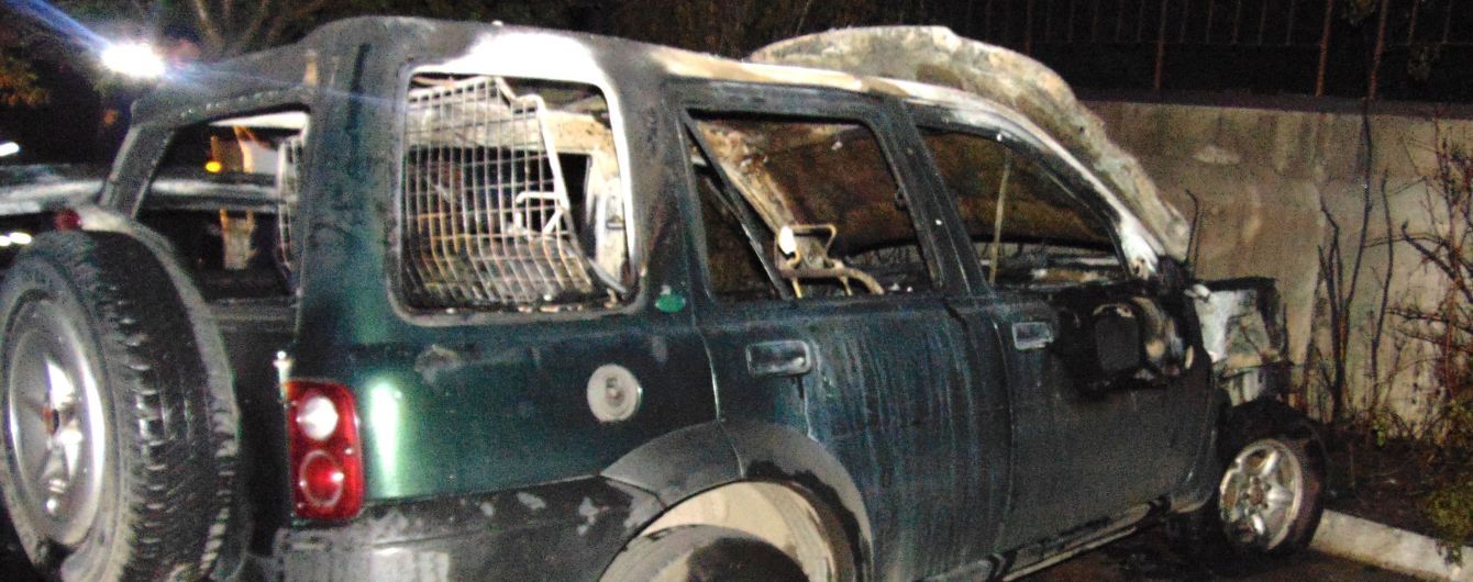 Словно взрывались боеприпасы. Очевидец рассказал о поджоге авто экс-руководителя "Правого сектора" в Ровно