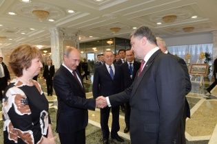 Порошенко і Путін провели телефонну розмову: домовились про візити омбудсменів до ув’язнених громадян