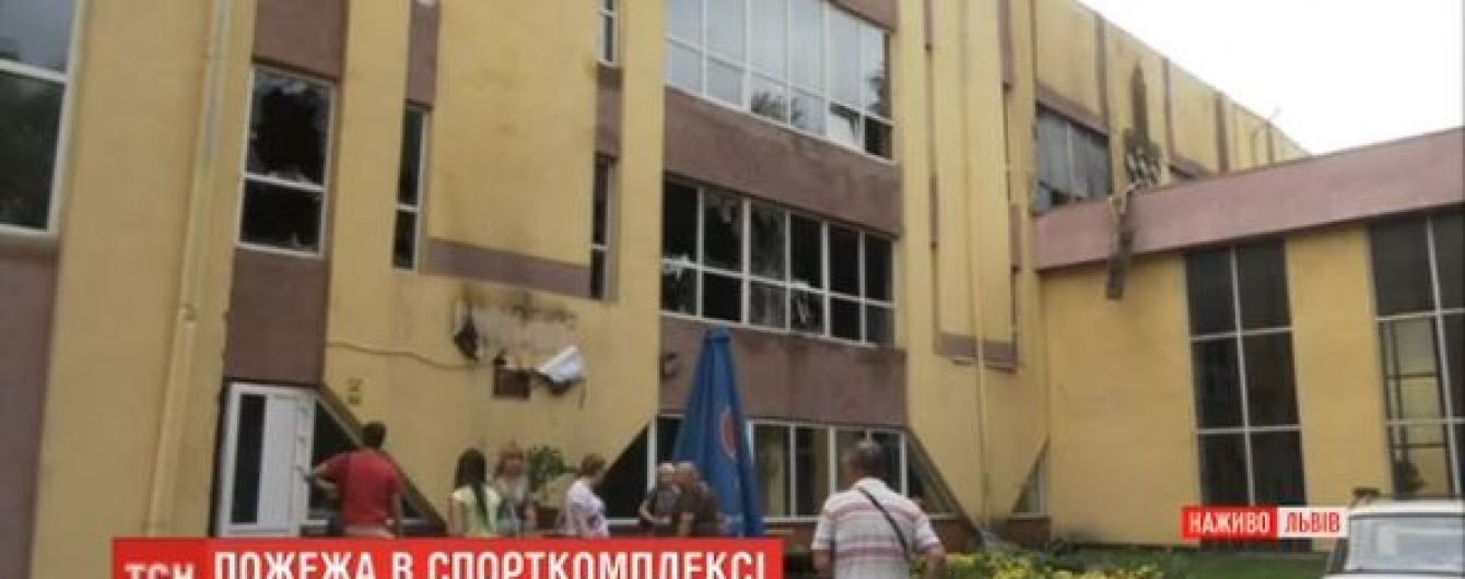 Львівські рятувальники нарікають, що на пожежу із спорткомплексу Міноборони їх ніхто не викликав
