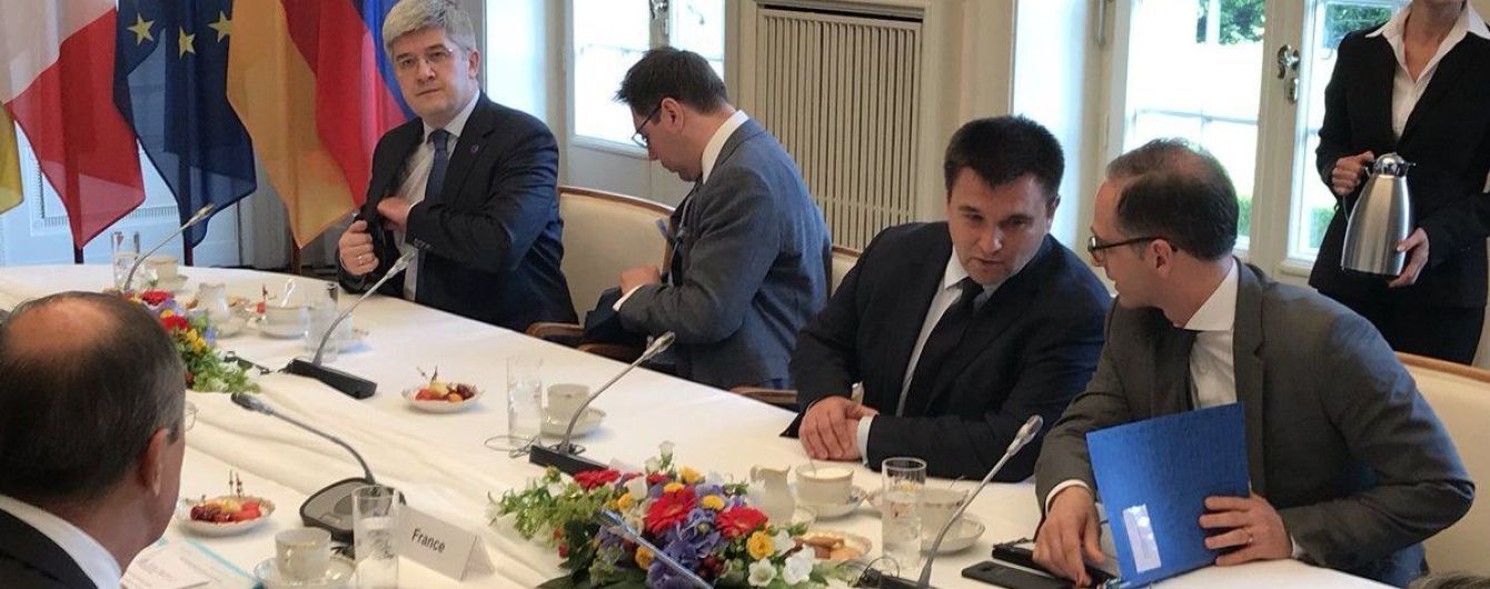"Нормандская четверка" впервые предметно обсудила миротворцев и освобождение политзаключенных - Климкин