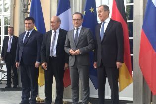 Захід вимагає "реанімувати Мінський процес" щодо Донбасу. Що це означає