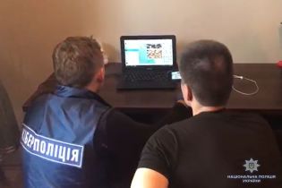 Чотирирічну дівчинку із Кривого Рогу, яку ґвалтували для порно власні батьки, передадуть у дитбудинок