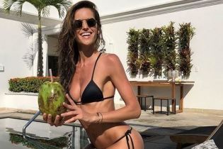 Выбираем лучшую модель: топ-7 оригинальных купальников из звездных фотоблогов