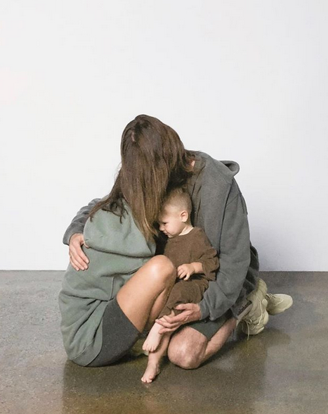 Кампейн Yeezy 500 Supermoon Yellow_8