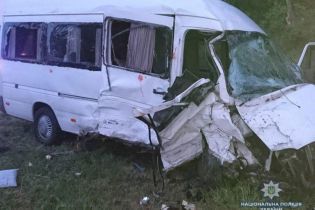 На Львівщині зіткнулися два мікроавтобуси. Є загиблий