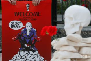 Страна на костях. В Киеве под посольством РФ призвали бойкотировать Чемпионат мира 2018