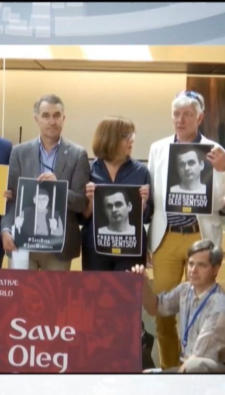 Депутаты в Европарламенте устроили флешмоб в поддержку Олега Сенцова