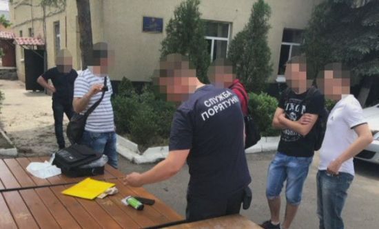 В Днепре СБУ задержала пожарного начальника за систематическое взяточничество