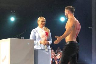 Конкурент "Фемен" і технологія Банкової. Як Мережа відреагувала на курйозне оголення перед Тимошенко