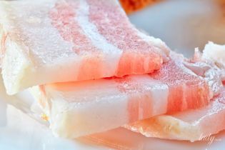 Как приготовить оригинальную закуску из сала
