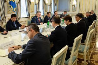 Порошенко и послы "Большой семерки" обсудили освобождение украинских политзаключенных в России