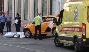 В Москве таксист въехал в пешеходов, среди пострадавших - гражданки Мексики