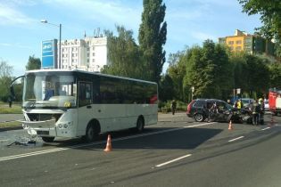У Луцьку позашляховик зіткнувся з пасажирським автобусом