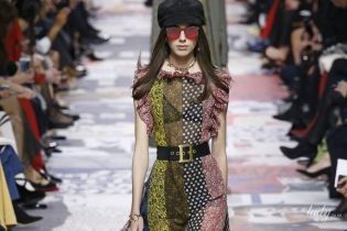 Прозрачные платья и пэчворк в коллекции Christian Dior сезона осень-зима 2018-2019