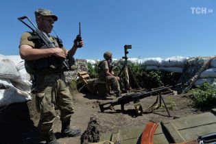 За добу троє українських військових отримали поранення на Донбасі