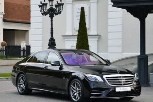 Пару преміальних броньовиків Mercedes-Benz куплять для адміністрації Порошенко